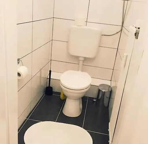 Sued- 5 Zimmer_15 Personen _ Komplett_eingerichtet Appartement